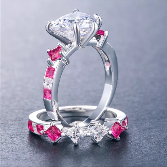 14k white gold heart diamond ring - Picture 3 of 4